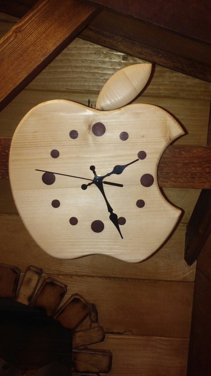 Apple wall clock